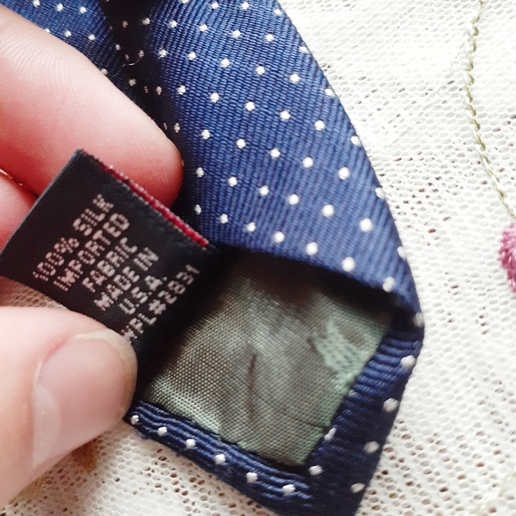 VTG Tommy Hilfiger 100% Silk Tie Red Blue Squares - Picture 8 of 8